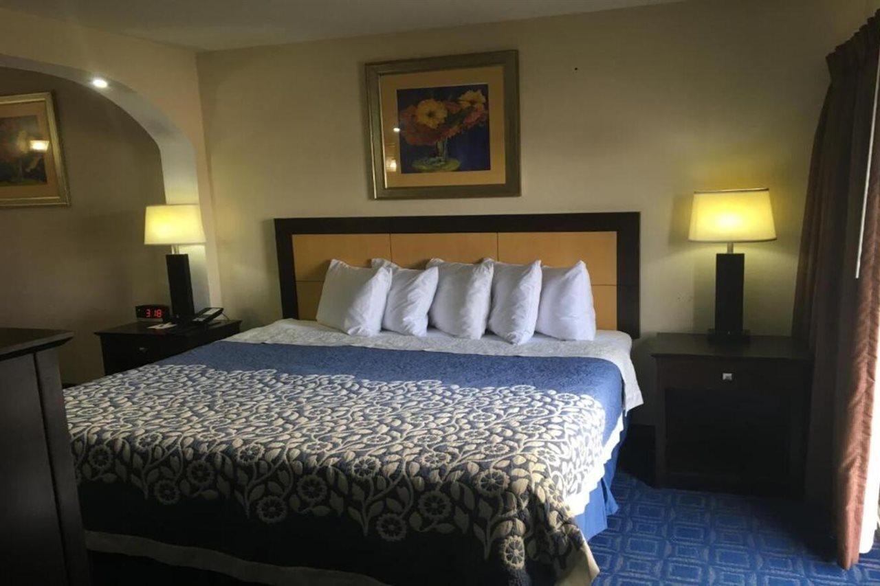 Days Inn & Suites By Wyndham Tampa - Ybor City Εξωτερικό φωτογραφία