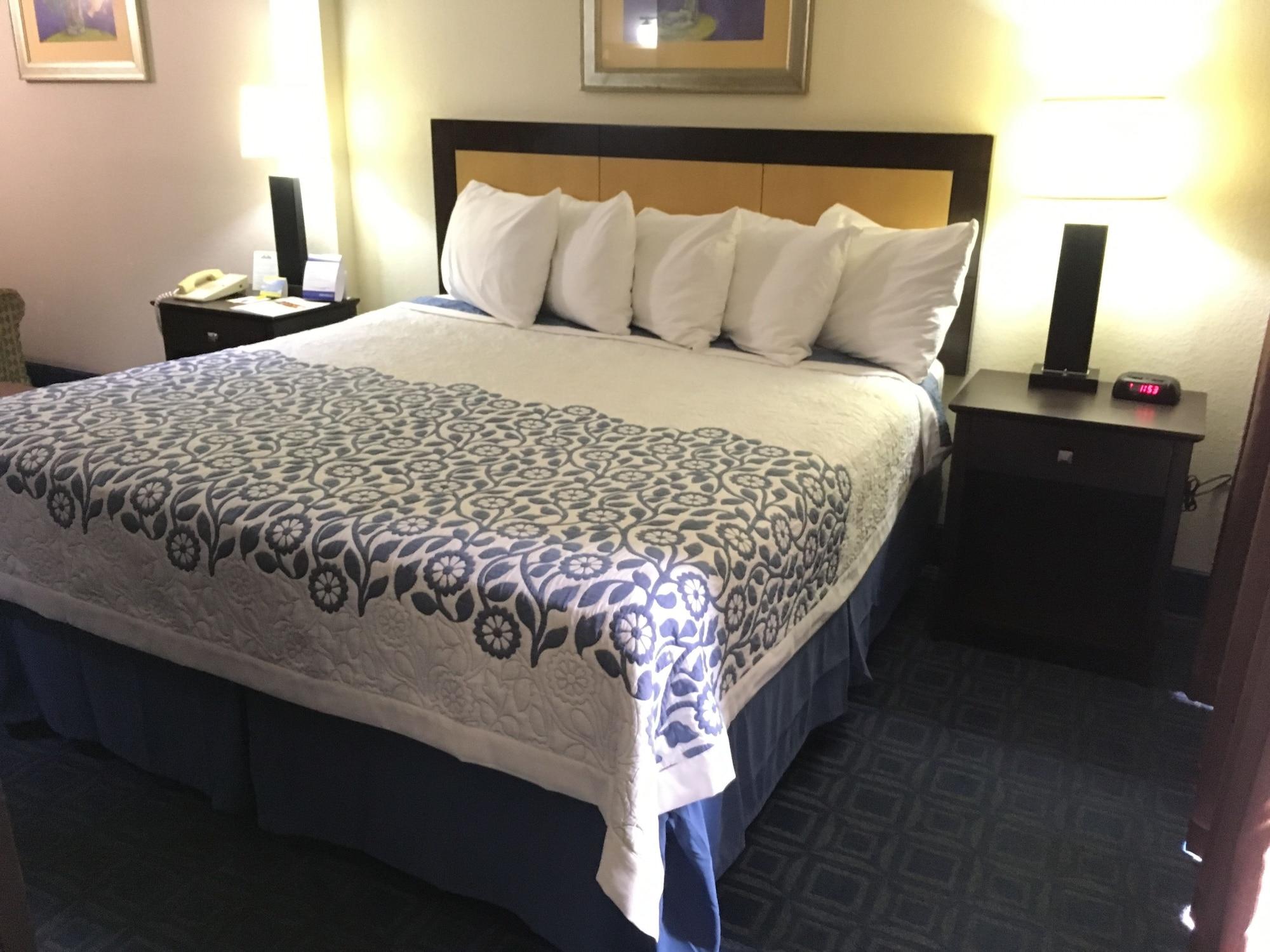 Days Inn & Suites By Wyndham Tampa - Ybor City Εξωτερικό φωτογραφία