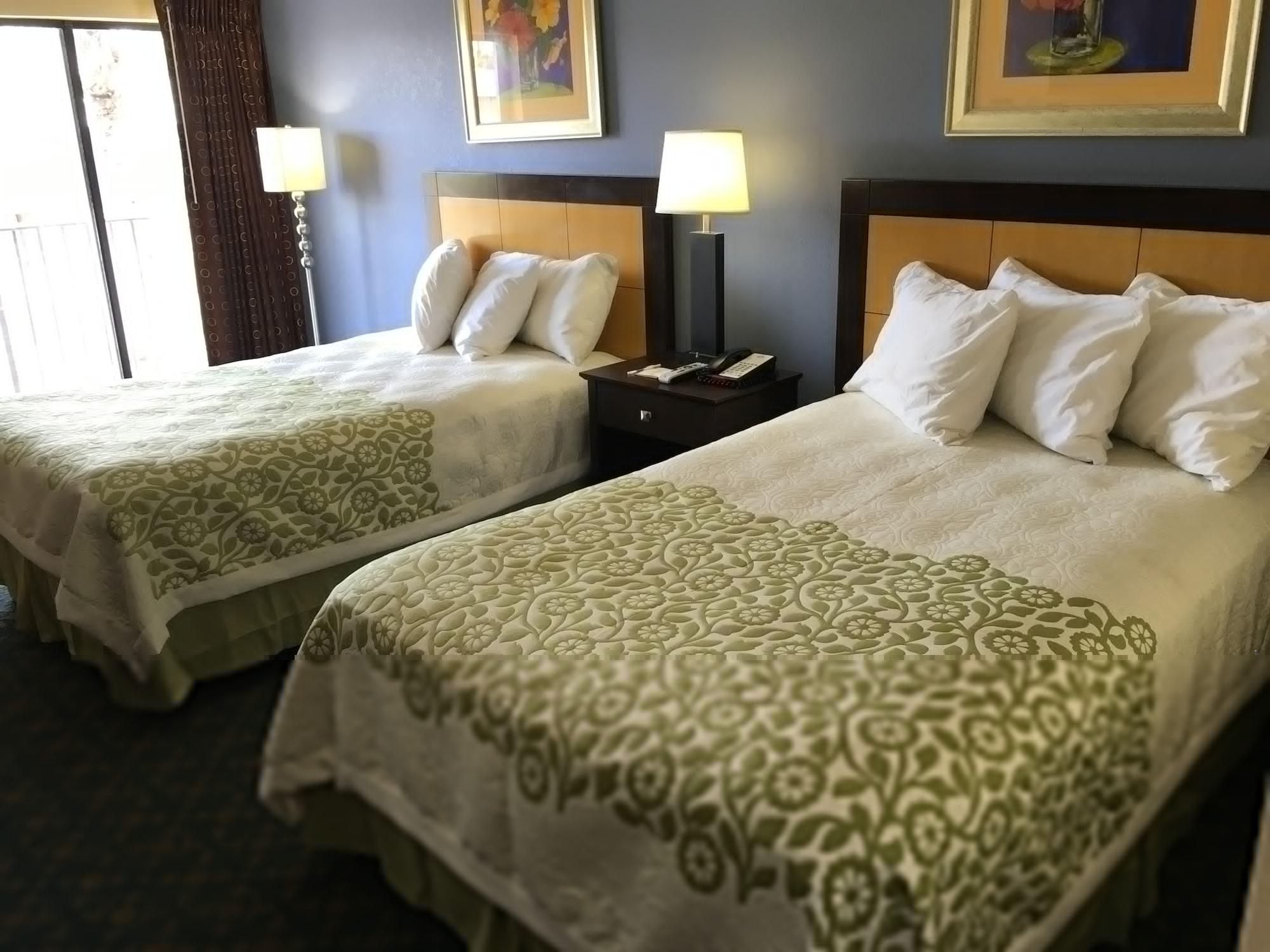 Days Inn & Suites By Wyndham Tampa - Ybor City Εξωτερικό φωτογραφία