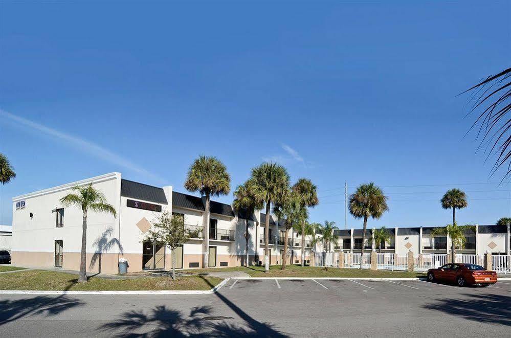 Days Inn & Suites By Wyndham Tampa - Ybor City Εξωτερικό φωτογραφία