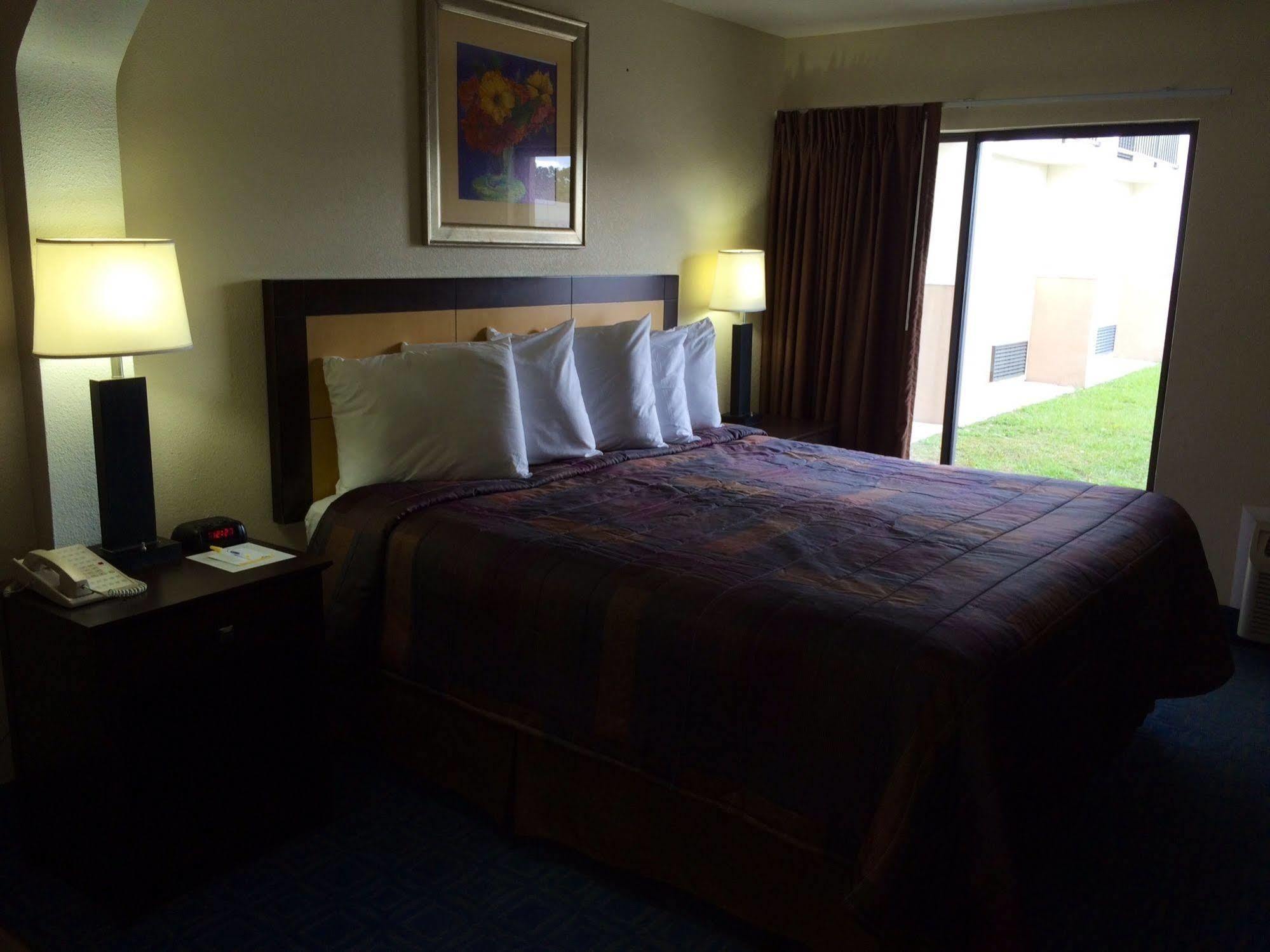 Days Inn & Suites By Wyndham Tampa - Ybor City Εξωτερικό φωτογραφία