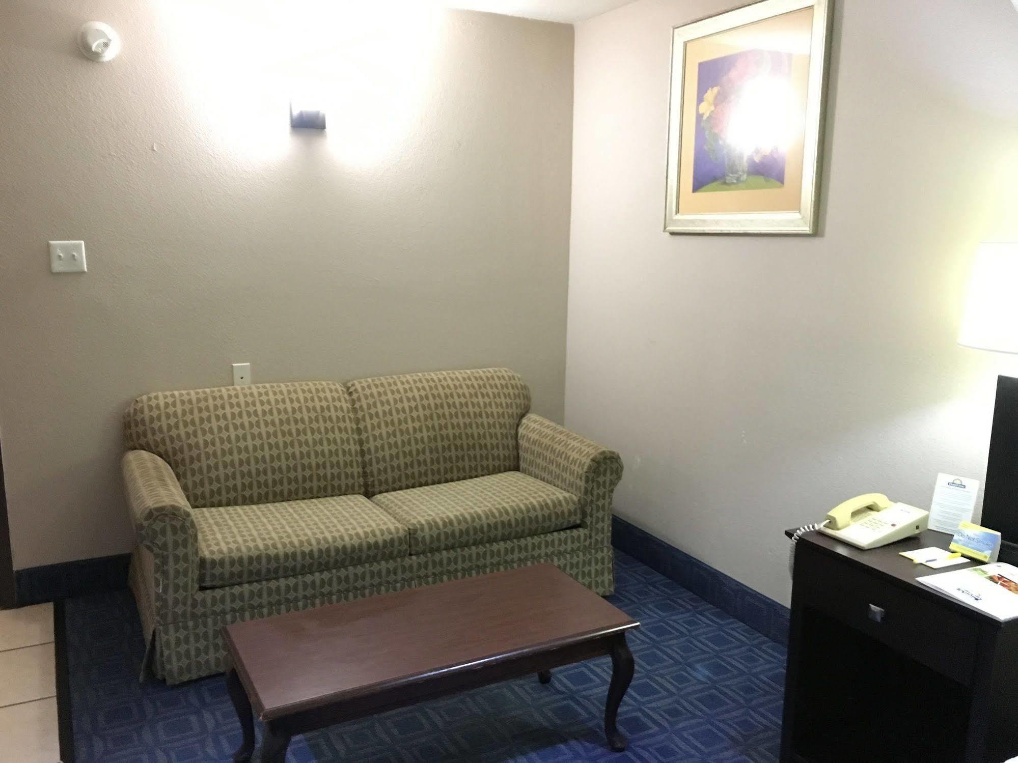 Days Inn & Suites By Wyndham Tampa - Ybor City Εξωτερικό φωτογραφία