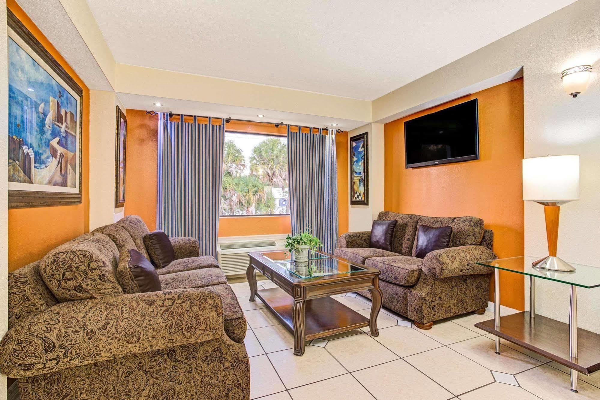 Days Inn & Suites By Wyndham Tampa - Ybor City Εξωτερικό φωτογραφία