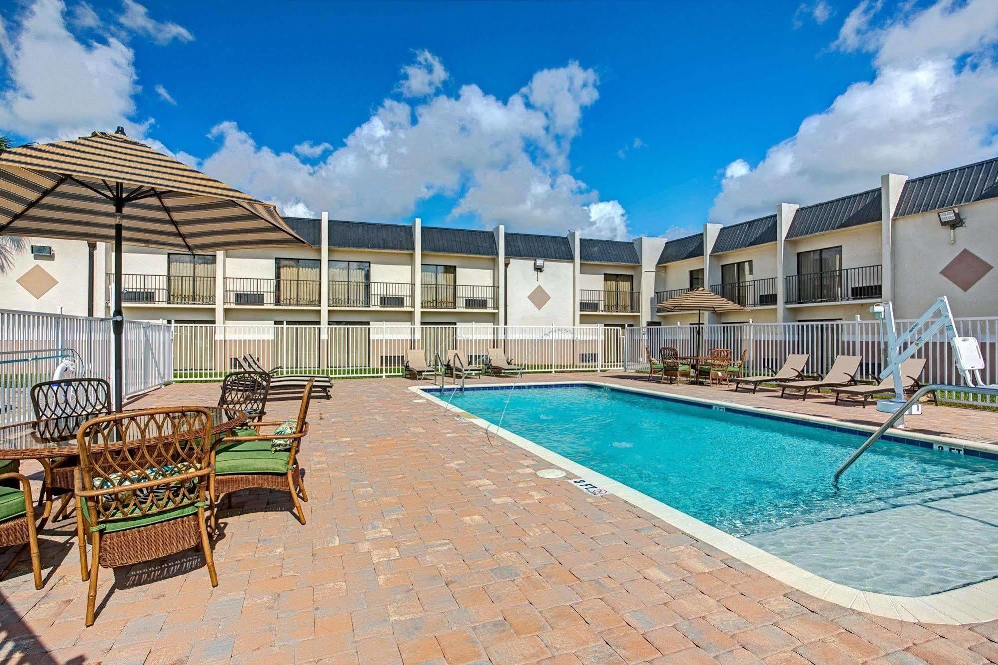 Days Inn & Suites By Wyndham Tampa - Ybor City Εξωτερικό φωτογραφία