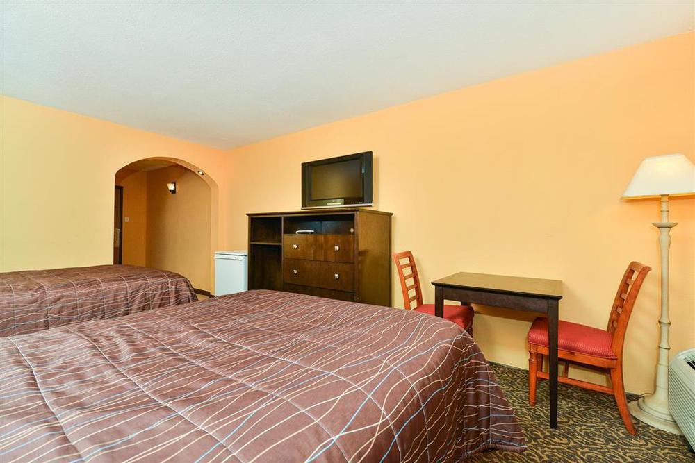 Days Inn & Suites By Wyndham Tampa - Ybor City Δωμάτιο φωτογραφία